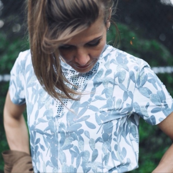 Lululemon Perfectly Perfed Tee in Mini Prickly Pear size 6 - Picture 1 of 5